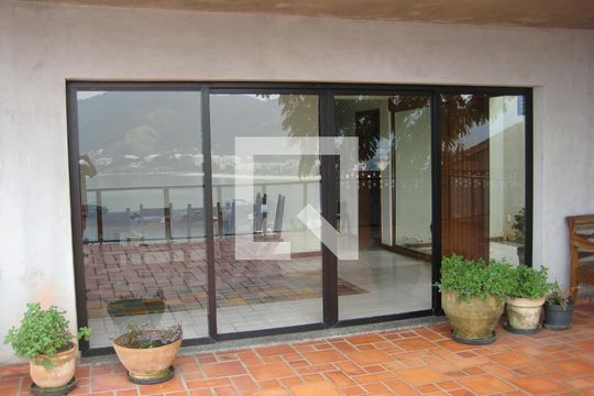 Casa para alugar com 5 quartos, 590m² em São Francisco, Niterói