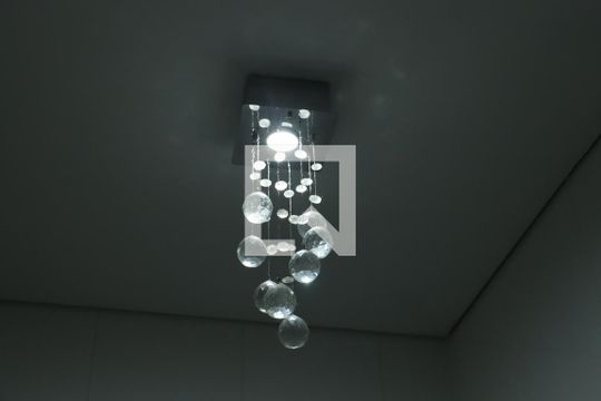 Sala de casa de condomínio para alugar com 2 quartos, 177m² em Jardim Semiramis, Cotia