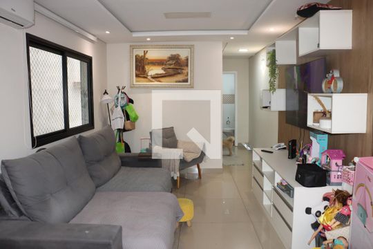 Sala de casa de condomínio para alugar com 2 quartos, 177m² em Jardim Semiramis, Cotia