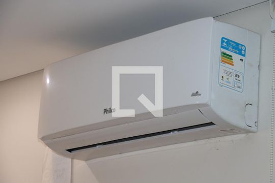Sala de casa de condomínio para alugar com 2 quartos, 177m² em Jardim Semiramis, Cotia