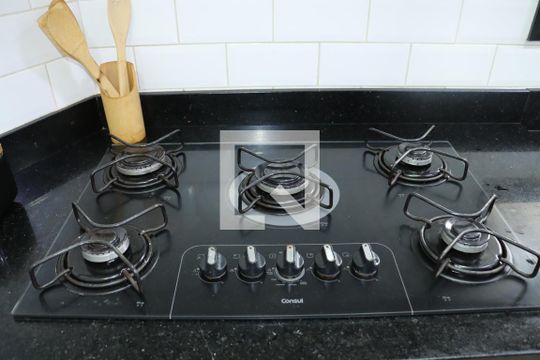 Cozinha de casa de condomínio para alugar com 2 quartos, 177m² em Jardim Semiramis, Cotia