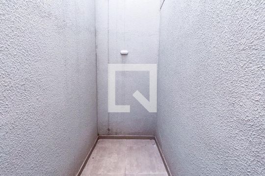 Banheiro de apartamento para alugar com 1 quarto, 28m² em Vila Lucia, São Paulo
