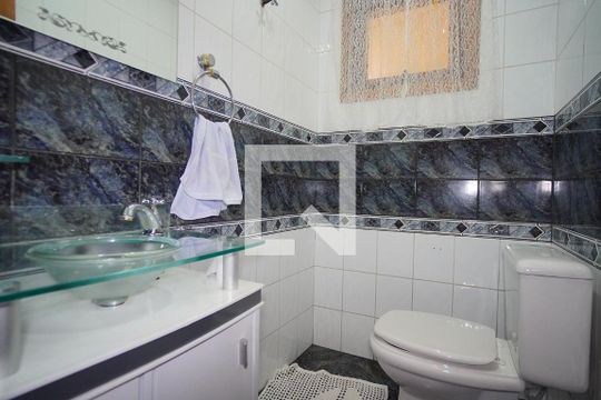 Lavabo de casa para alugar com 6 quartos, 475m² em Jardim Itu, Porto Alegre
