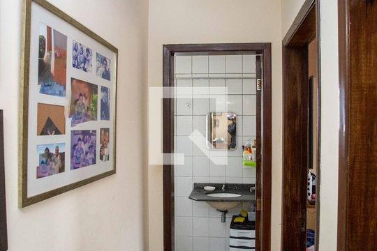 Corredor de apartamento à venda com 2 quartos, 60m² em Jardim Diadema, Diadema