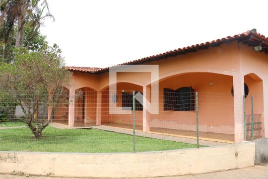 Área comum de casa para alugar com 4 quartos, 1001m² em Vila Santo Antônio, Cotia