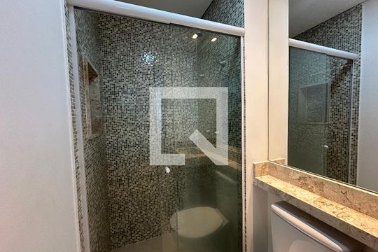 Banheiro de apartamento para alugar com 1 quarto, 26m² em Bethaville I, Barueri