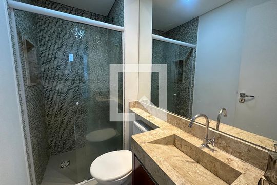 Banheiro de apartamento para alugar com 1 quarto, 26m² em Bethaville I, Barueri