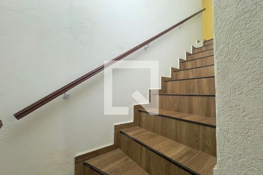 Escada de casa à venda com 3 quartos, 120m² em Macedo, Guarulhos