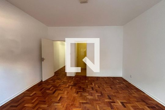Suíte de casa para alugar com 3 quartos, 217m² em Mirandópolis, São Paulo