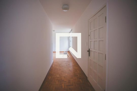 Corredor de casa para alugar com 3 quartos, 233m² em Mirandópolis, São Paulo