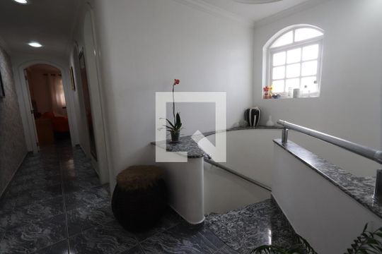 Hall dos Quartos de casa à venda com 3 quartos, 312m² em Jardim Iva, São Paulo