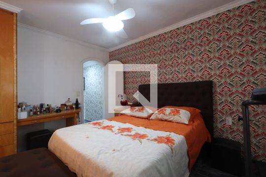 Suíte de casa à venda com 3 quartos, 312m² em Jardim Iva, São Paulo