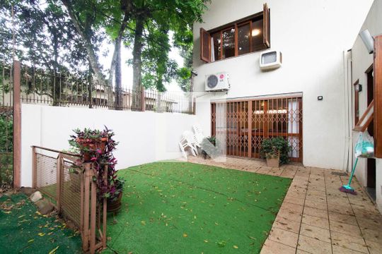 Quintal de casa de condomínio à venda com 3 quartos, 340m² em Ipanema, Porto Alegre