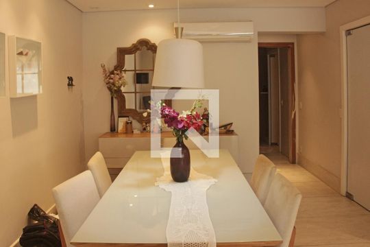 Sala 1 de apartamento para alugar com 3 quartos, 180m² em Gonzaga, Santos