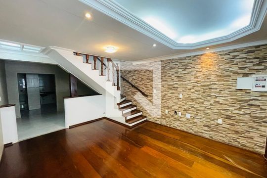 Sala de casa para alugar com 3 quartos, 130m² em Vila Augusta, Guarulhos