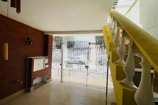 Garagem de casa para alugar com 3 quartos, 130m² em Vila Augusta, Guarulhos