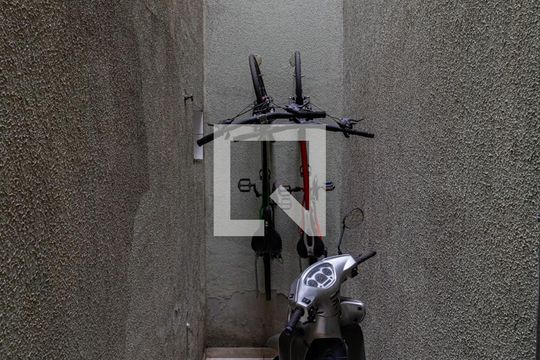 Corredor de casa à venda com 3 quartos, 147m² em Jardim Fernandes, São Paulo