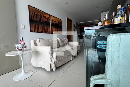 Sala de apartamento para alugar com 1 quarto, 59m² em Barra, Salvador