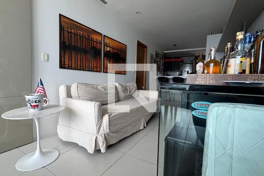 Sala de apartamento para alugar com 1 quarto, 59m² em Barra, Salvador