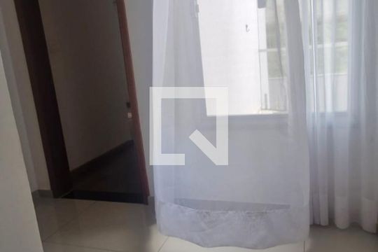 Quarto de casa de condomínio para alugar com 3 quartos, 300m² em Jardim Bandeirantes, Sorocaba