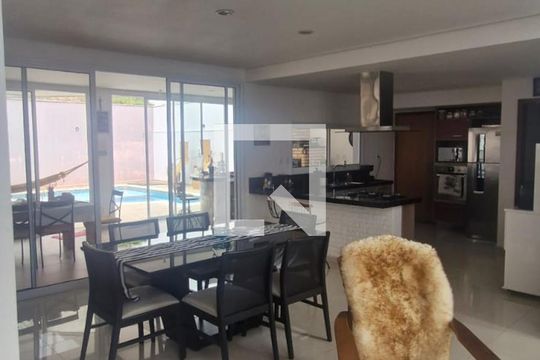 Sala de casa de condomínio para alugar com 3 quartos, 300m² em Jardim Bandeirantes, Sorocaba