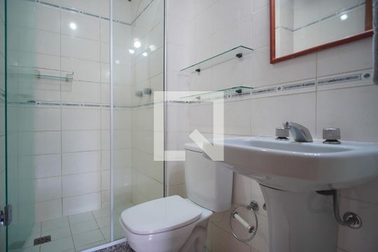 Banheiro da Suíte de apartamento à venda com 3 quartos, 95m² em São João, Porto Alegre