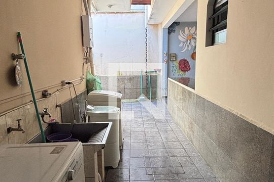 Área de Serviço de casa para alugar com 4 quartos, 249m² em Jardim Monte Libano, Santo André