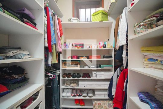 Closet de casa à venda com 4 quartos, 251m² em Morro do Espelho, São Leopoldo