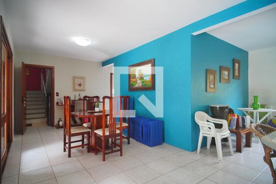 Sala de casa à venda com 4 quartos, 251m² em Morro do Espelho, São Leopoldo