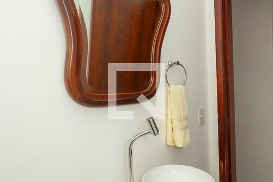 Lavabo de casa à venda com 4 quartos, 165m² em Vila Anhanguera, São Paulo