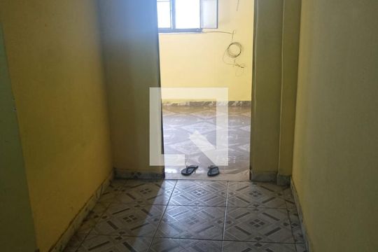 Corredor de casa para alugar com 1 quarto, 80m² em Anchieta, Nilópolis
