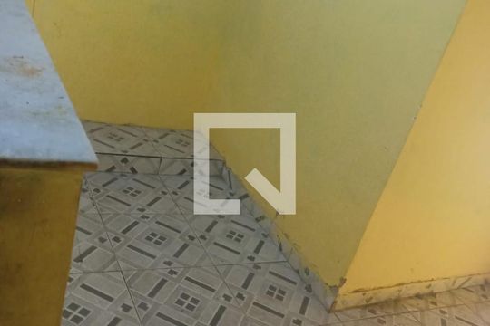 Corredor de casa para alugar com 1 quarto, 80m² em Anchieta, Nilópolis