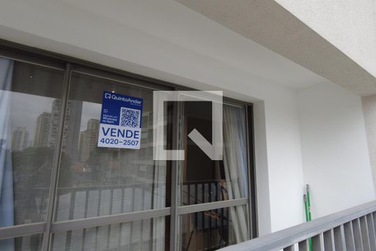 Placa de kitnet/studio para alugar com 1 quarto, 37m² em Jardim das Acacias, São Paulo