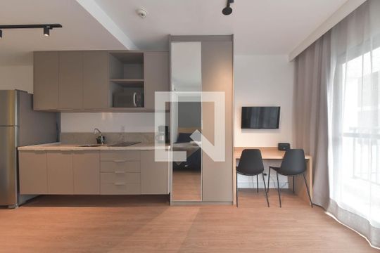 Cozinha de kitnet/studio para alugar com 1 quarto, 37m² em Jardim das Acacias, São Paulo