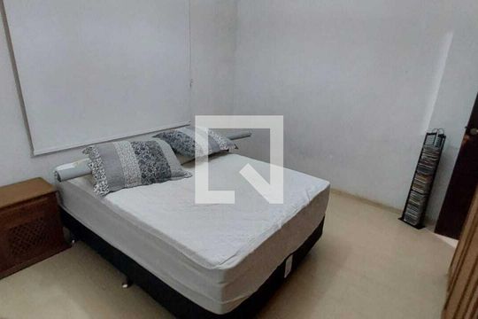 Quarto de casa para alugar com 3 quartos, 200m² em Taquara, Rio de Janeiro