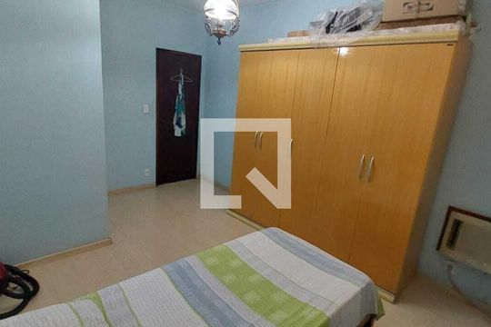 Quarto de casa para alugar com 3 quartos, 200m² em Taquara, Rio de Janeiro