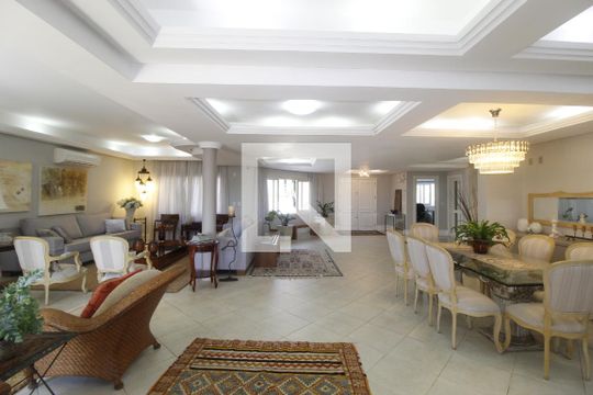 Sala de casa à venda com 6 quartos, 990m² em Vila Jardim, Porto Alegre