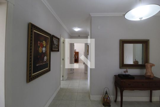Corredor de casa à venda com 6 quartos, 990m² em Vila Jardim, Porto Alegre