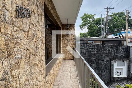 Entrada de casa para alugar com 3 quartos, 375m² em Vila Metalúrgica, Santo André