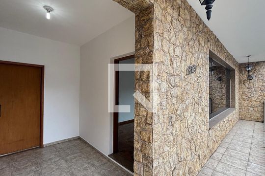 Entrada de casa para alugar com 3 quartos, 375m² em Vila Metalúrgica, Santo André