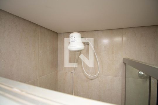 Banheiro da Suíte de apartamento à venda com 1 quarto, 50m² em Asa Sul, Brasília