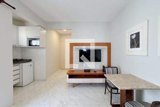 Sala de apartamento para alugar com 1 quarto, 48m² em Paraíso, São Paulo