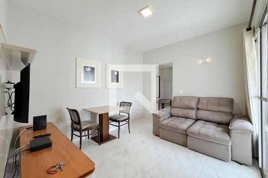 Sala de apartamento para alugar com 1 quarto, 48m² em Paraíso, São Paulo