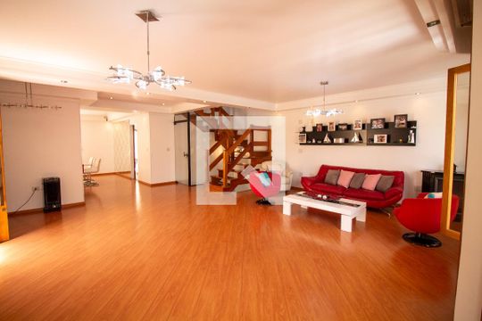 Sala de casa à venda com 4 quartos, 308m² em Parque Colonial, São Paulo