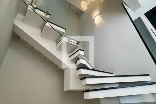 Escada de casa de condomínio à venda com 4 quartos, 158m² em Parque Taquaral, Campinas