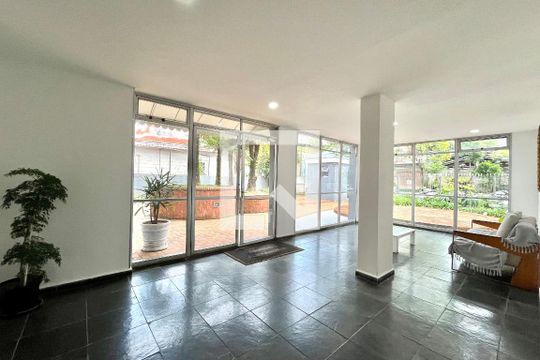 Hall social de apartamento para alugar com 2 quartos, 68m² em Vila Alexandria, São Paulo