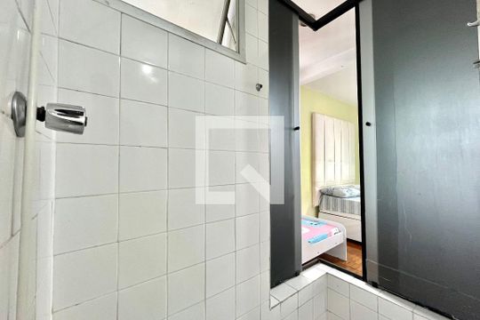Banheiro de apartamento para alugar com 2 quartos, 68m² em Vila Alexandria, São Paulo
