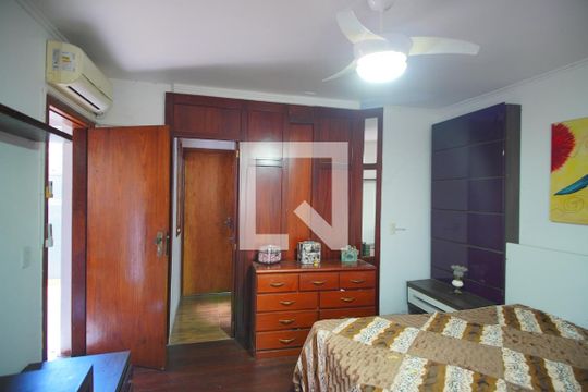 Suíte de casa para alugar com 6 quartos, 502m² em Chácara das Pedras, Porto Alegre