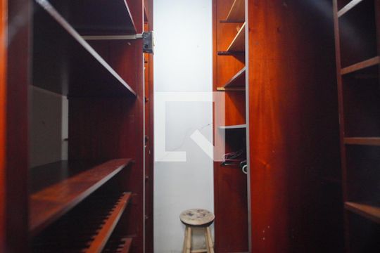 Closet da Suíte de casa para alugar com 6 quartos, 502m² em Chácara das Pedras, Porto Alegre