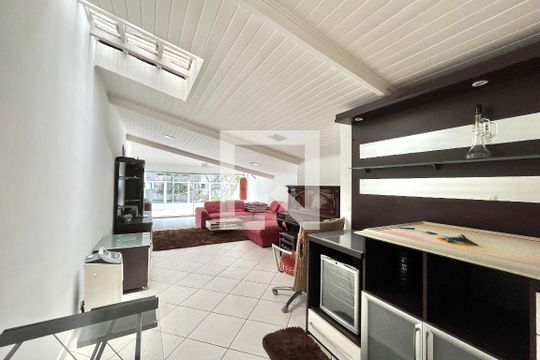 Sala de TV de casa à venda com 4 quartos, 270m² em Vila Clementino, São Paulo
